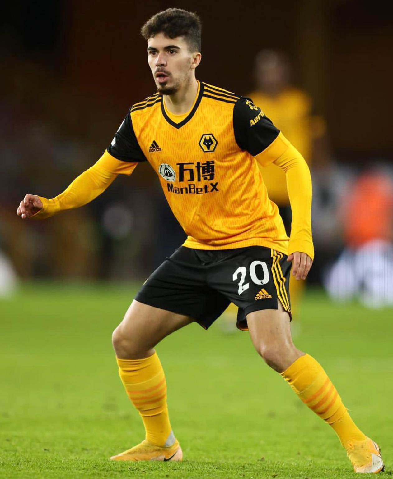 费拉里耶带队击败维罗纳升至榜首的简单介绍