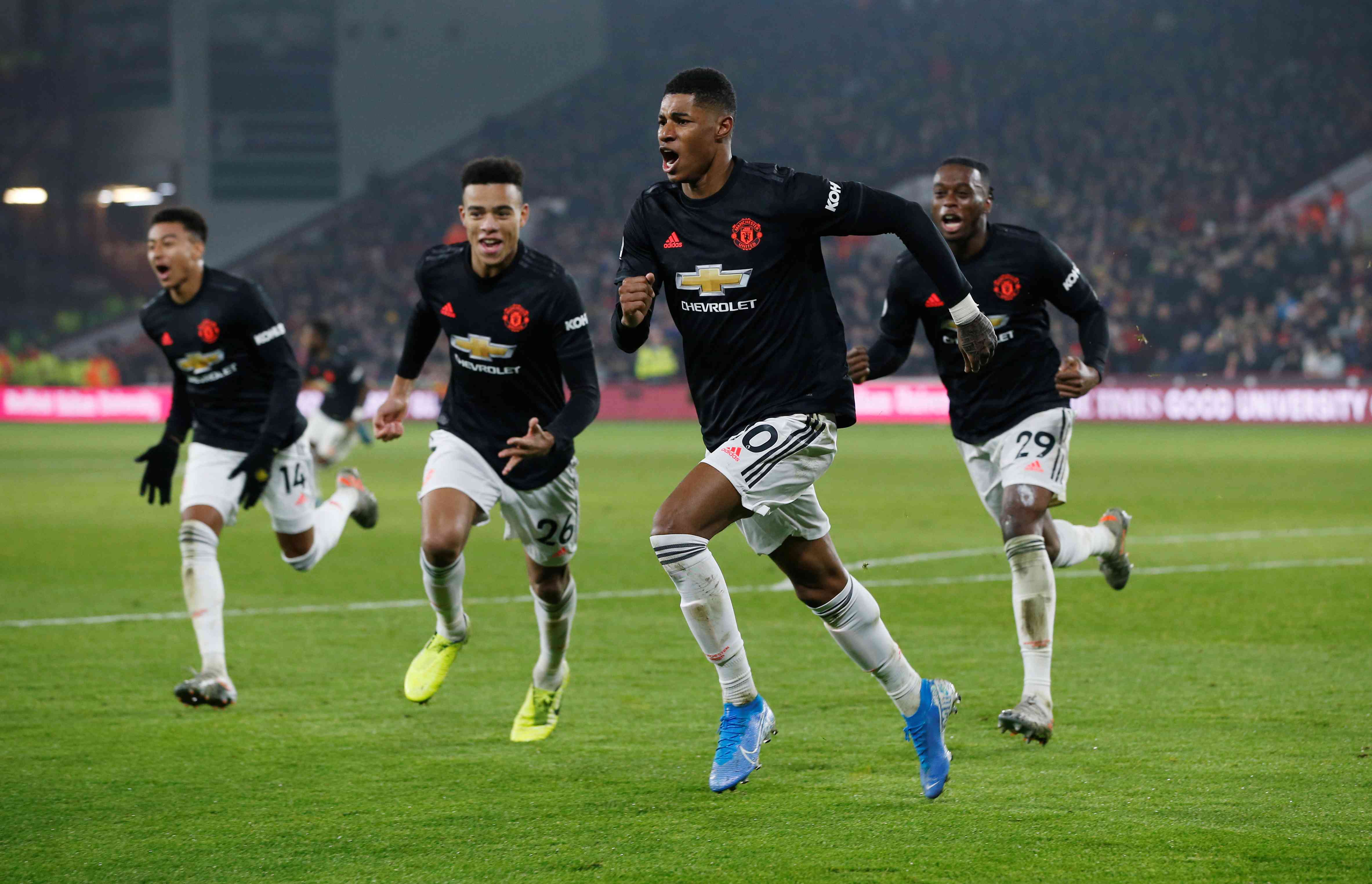 曼联在找客场-落后，被巴萨羞辱