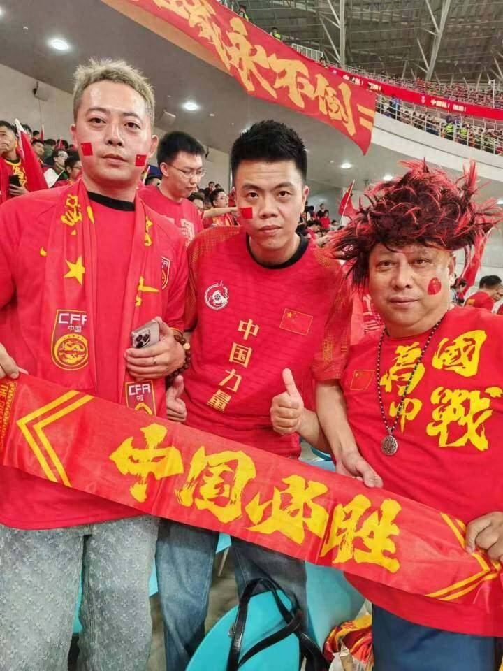 包含赛季末期决赛战况激烈,球迷观赛热情高涨的词条 包含赛季末期决赛战况激烈,球迷观赛热情高涨的词条