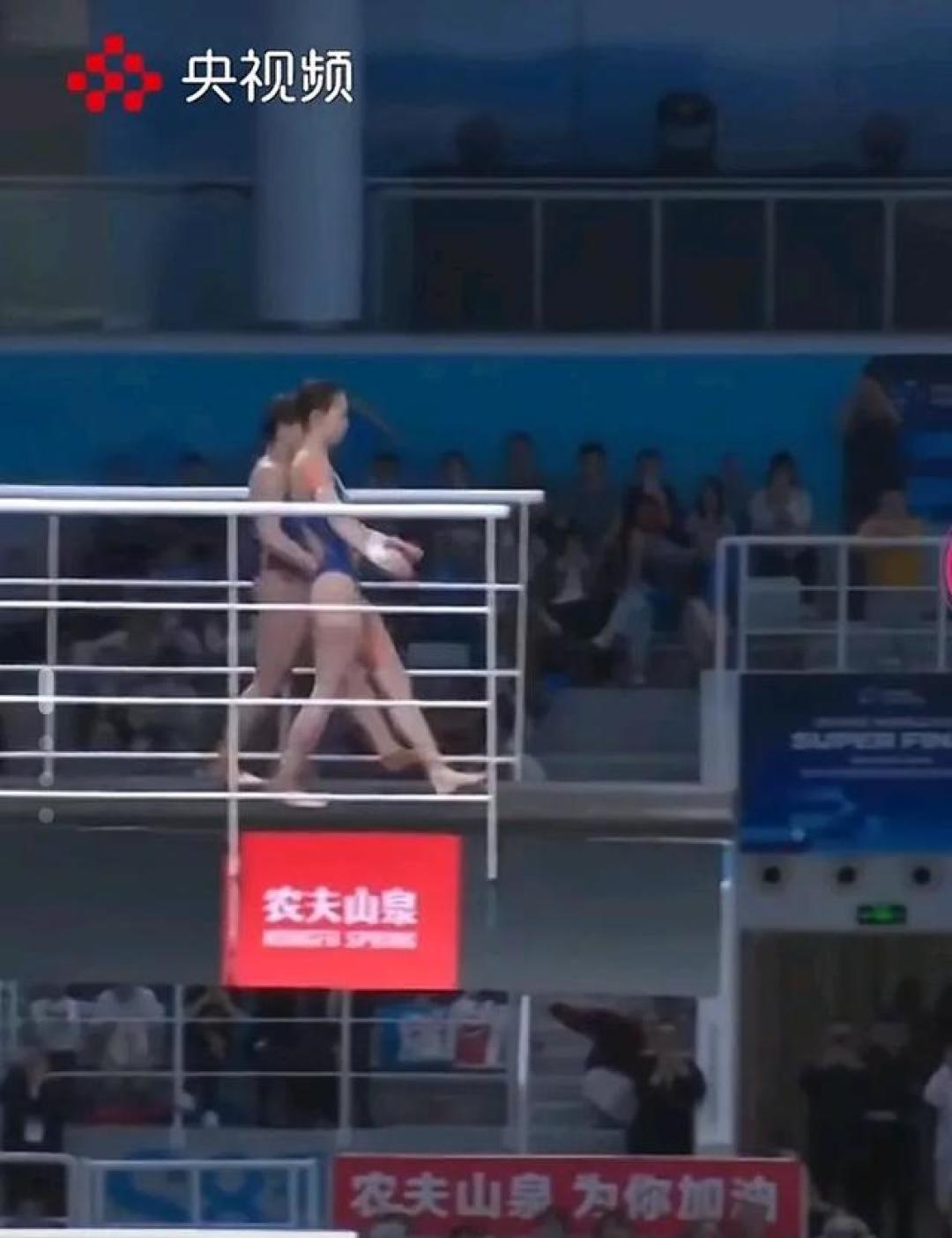 包含中国选手包揽跳水比赛金银铜的词条