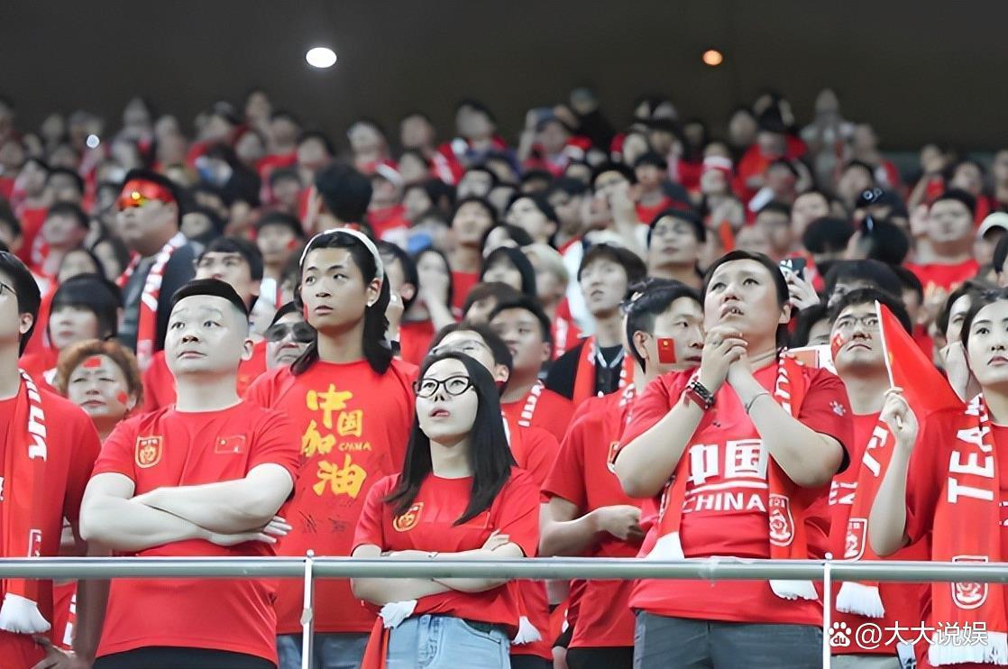 国内足球联赛引起广泛关注，球迷热情高涨