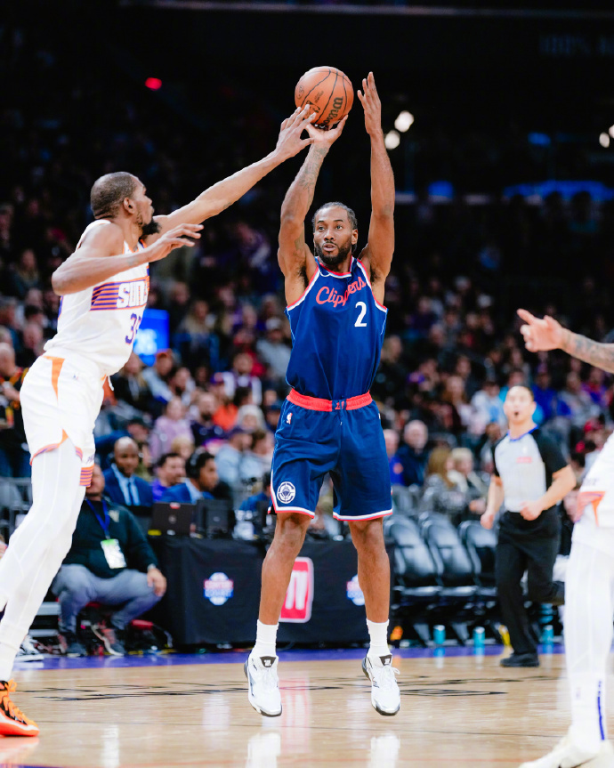 快船队客场取胜,小卡连续砍下30+得分 快船队客场取胜,小卡连续砍下30+得分