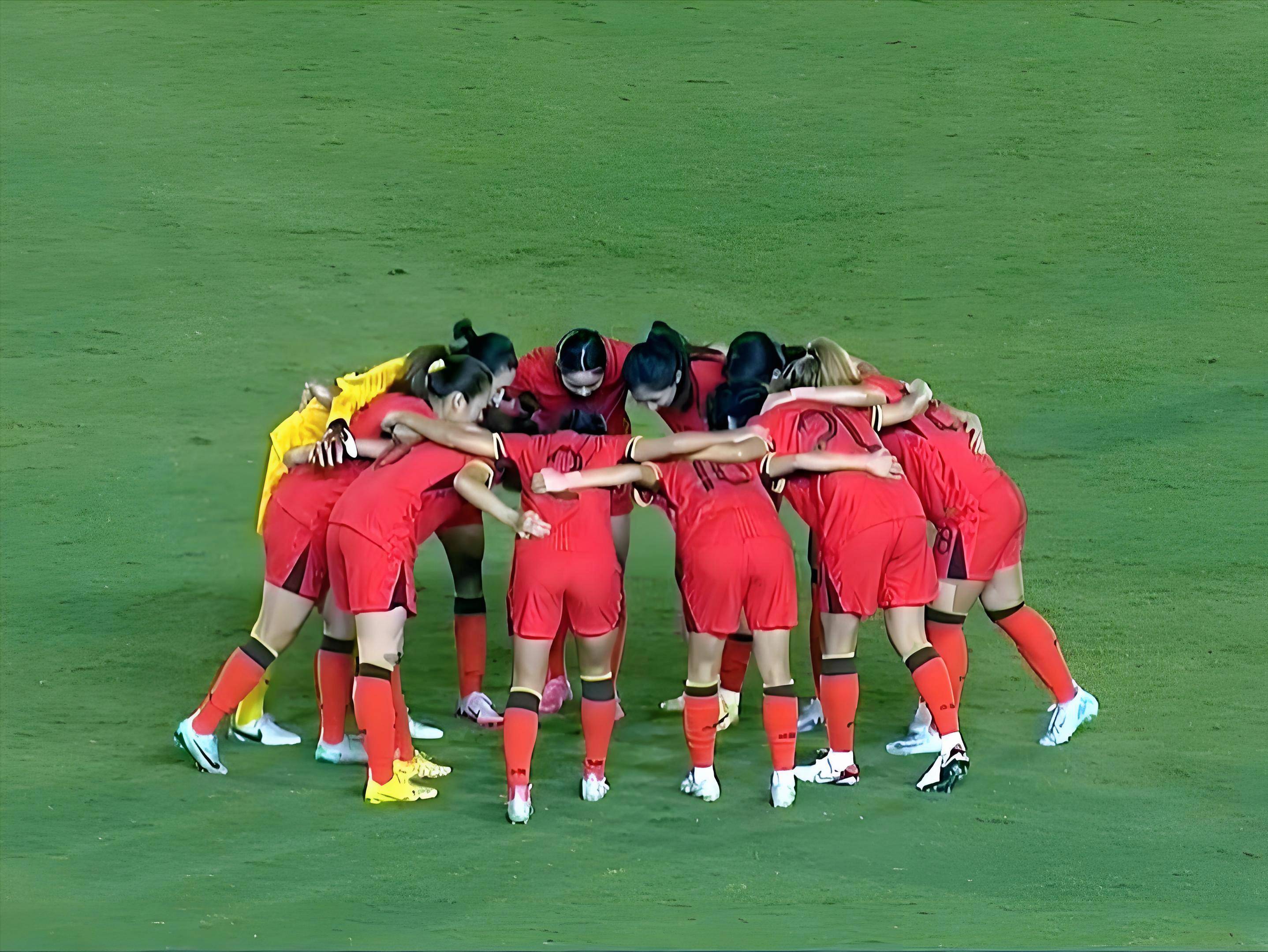 高潮迭起:热血女足运动员争夺殊荣 高潮迭起:热血女足运动员争夺殊荣