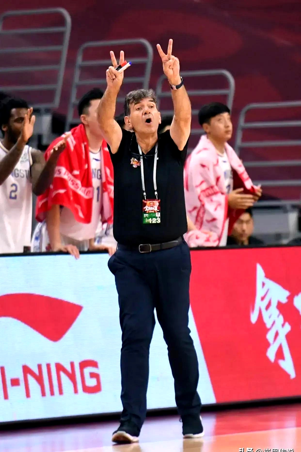 江苏男篮备战迎接挑战,球员全力以赴 江苏男篮备战迎接挑战,球员全力以赴