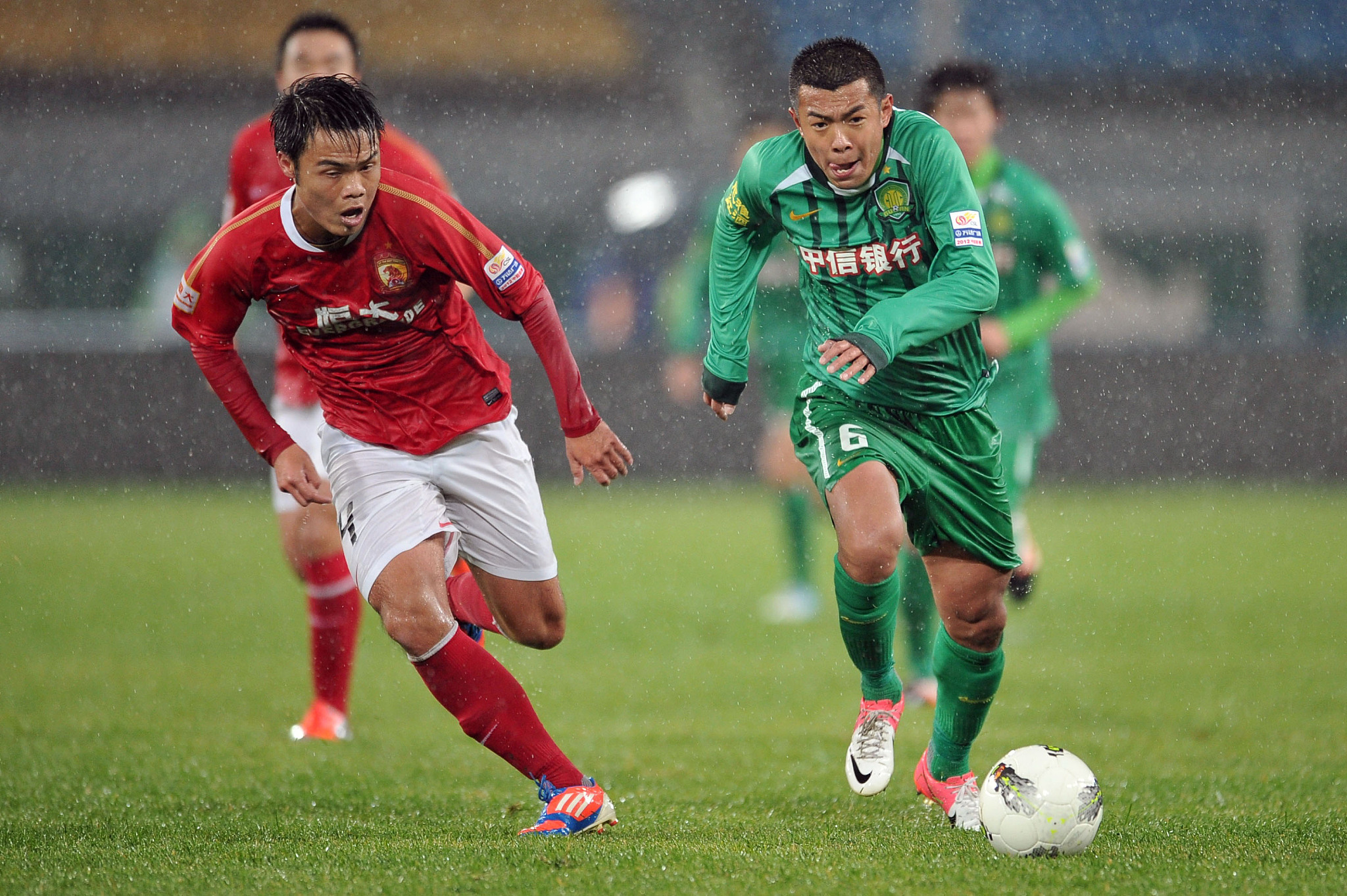 恒大战术调整开奇效,球队防守更加稳固 恒大战术调整开奇效,球队防守更加稳固