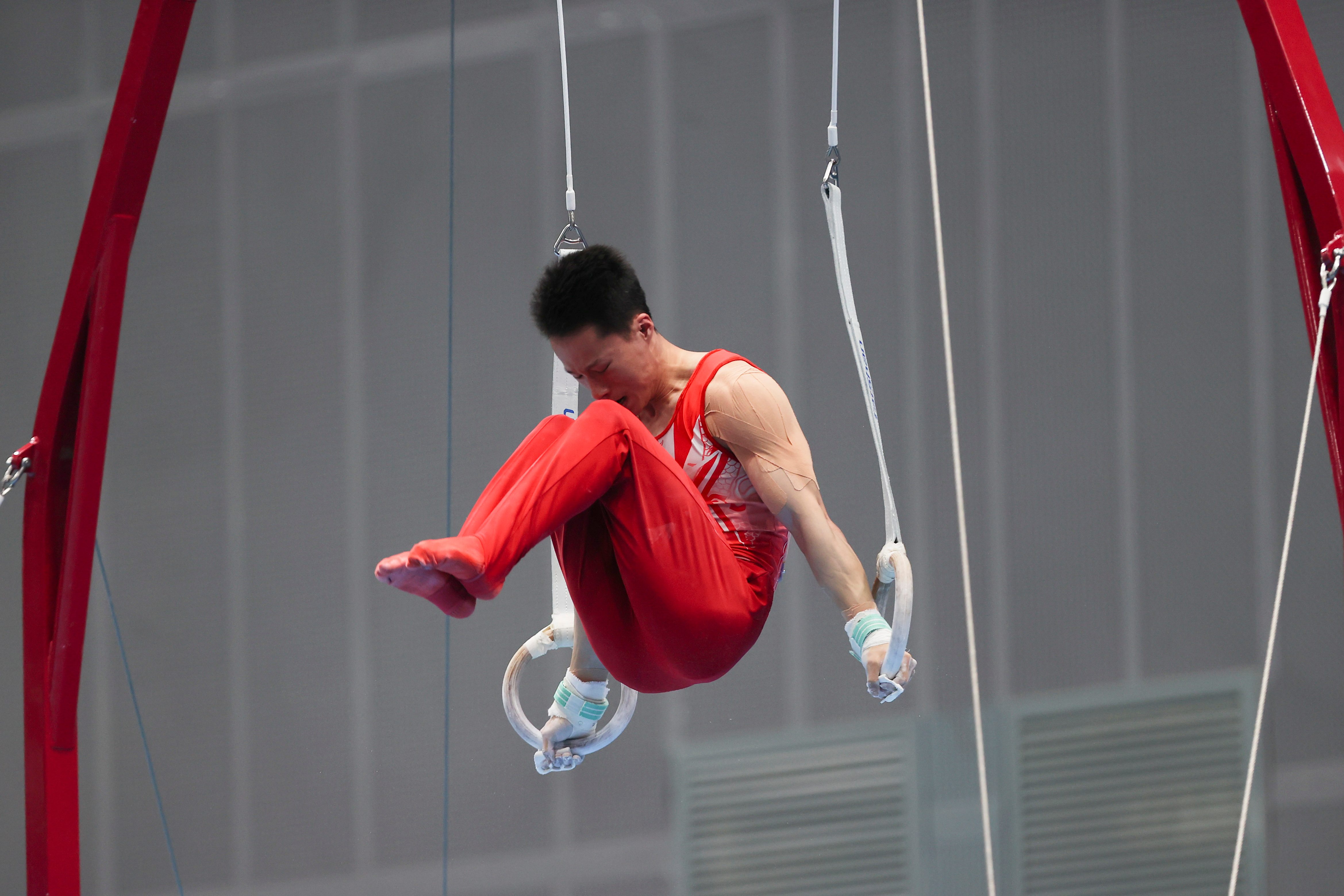 体操运动员在比赛中创造新纪录