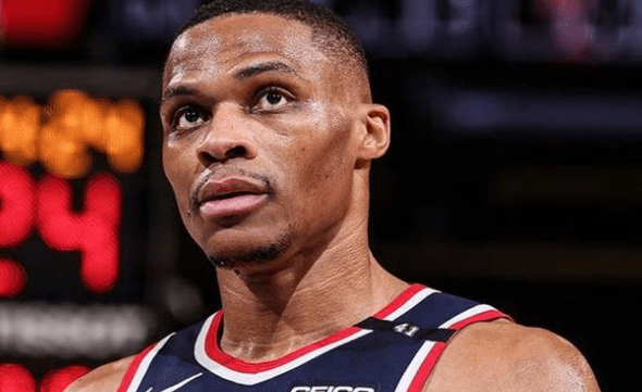 毛细亚击败马刺，取得两连胜