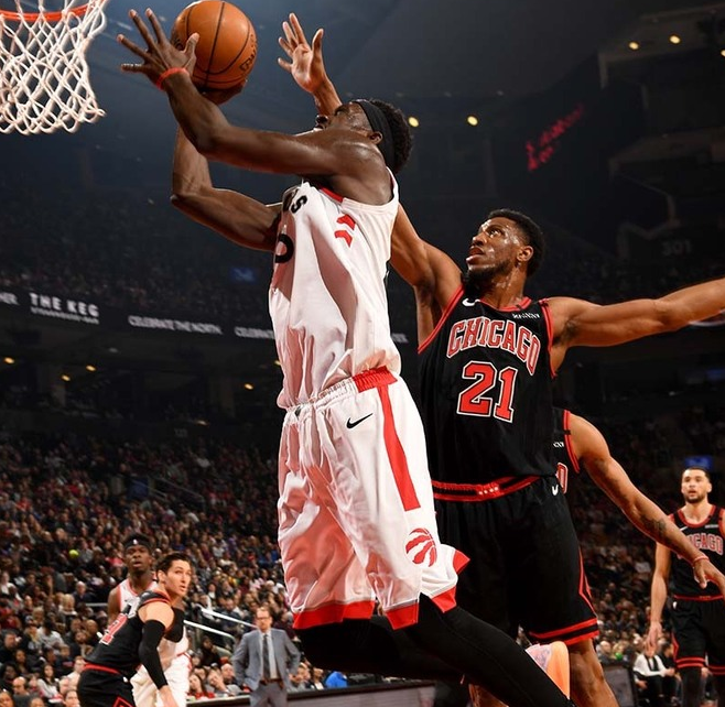 猛龙主场战胜公牛,洛瑞爆冷门三分 猛龙主场战胜公牛,洛瑞爆冷门三分