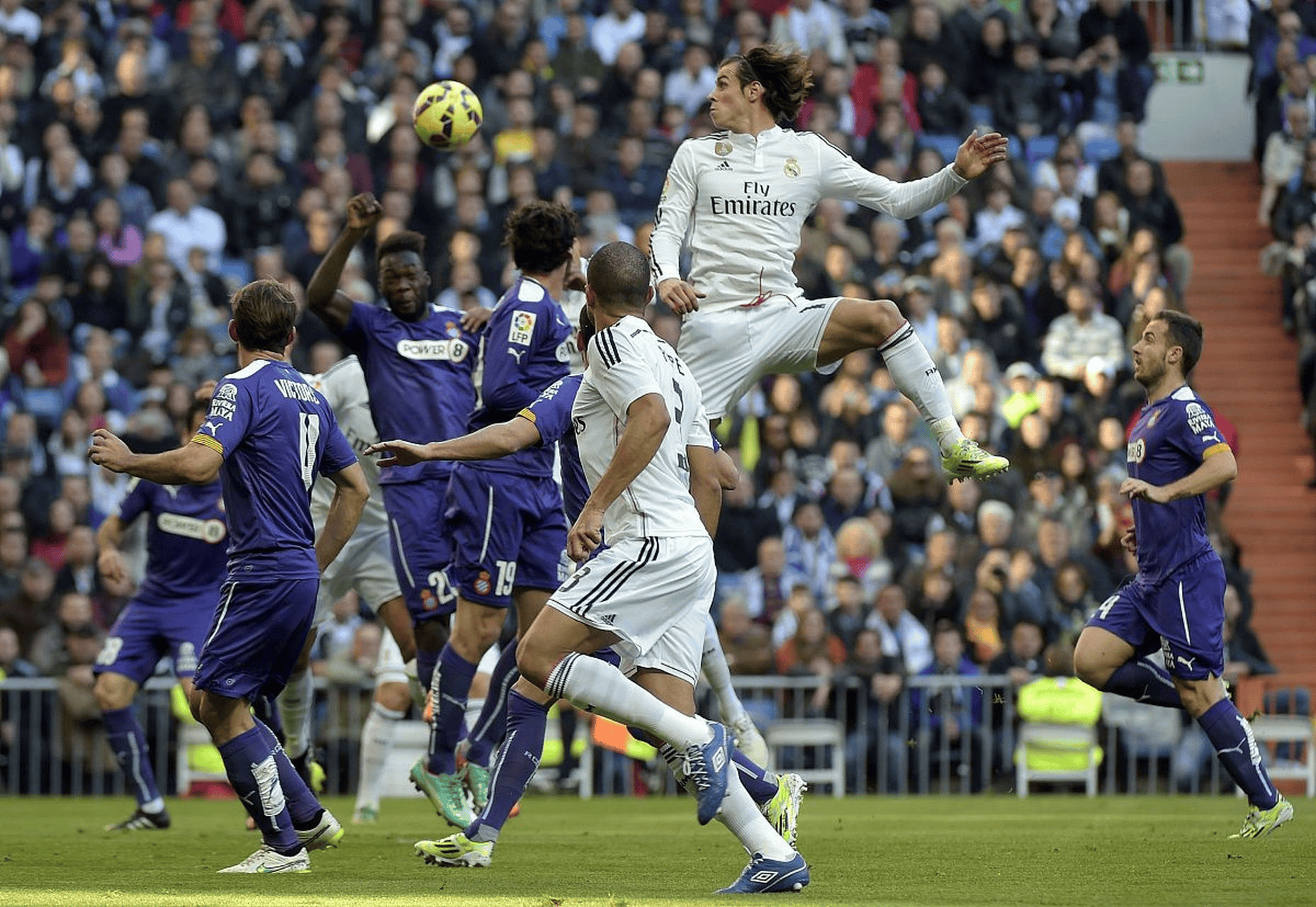 皇马客场3-0完胜比利亚雷亚尔,继续领跑西甲积分榜 皇马客场3-0完胜比利亚雷亚尔,继续领跑西甲积分榜